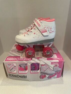 Girls Roller Derby Sparkles LED Light Up Roller Skates w Box New Condition Sz 1